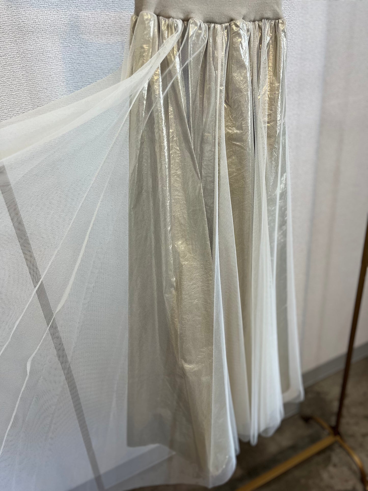 シアーゴールドロングスカート