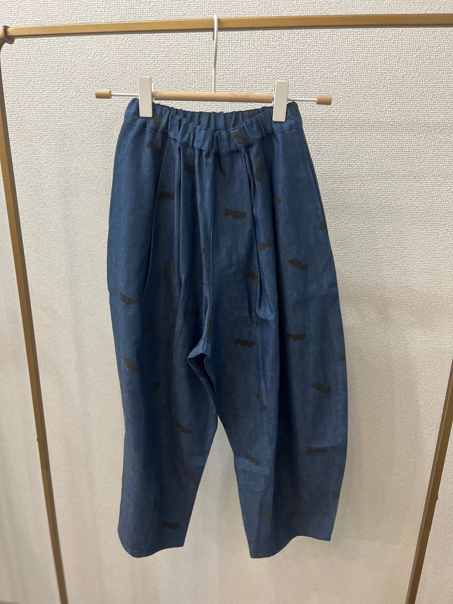"pop"denim テーパードパンツ