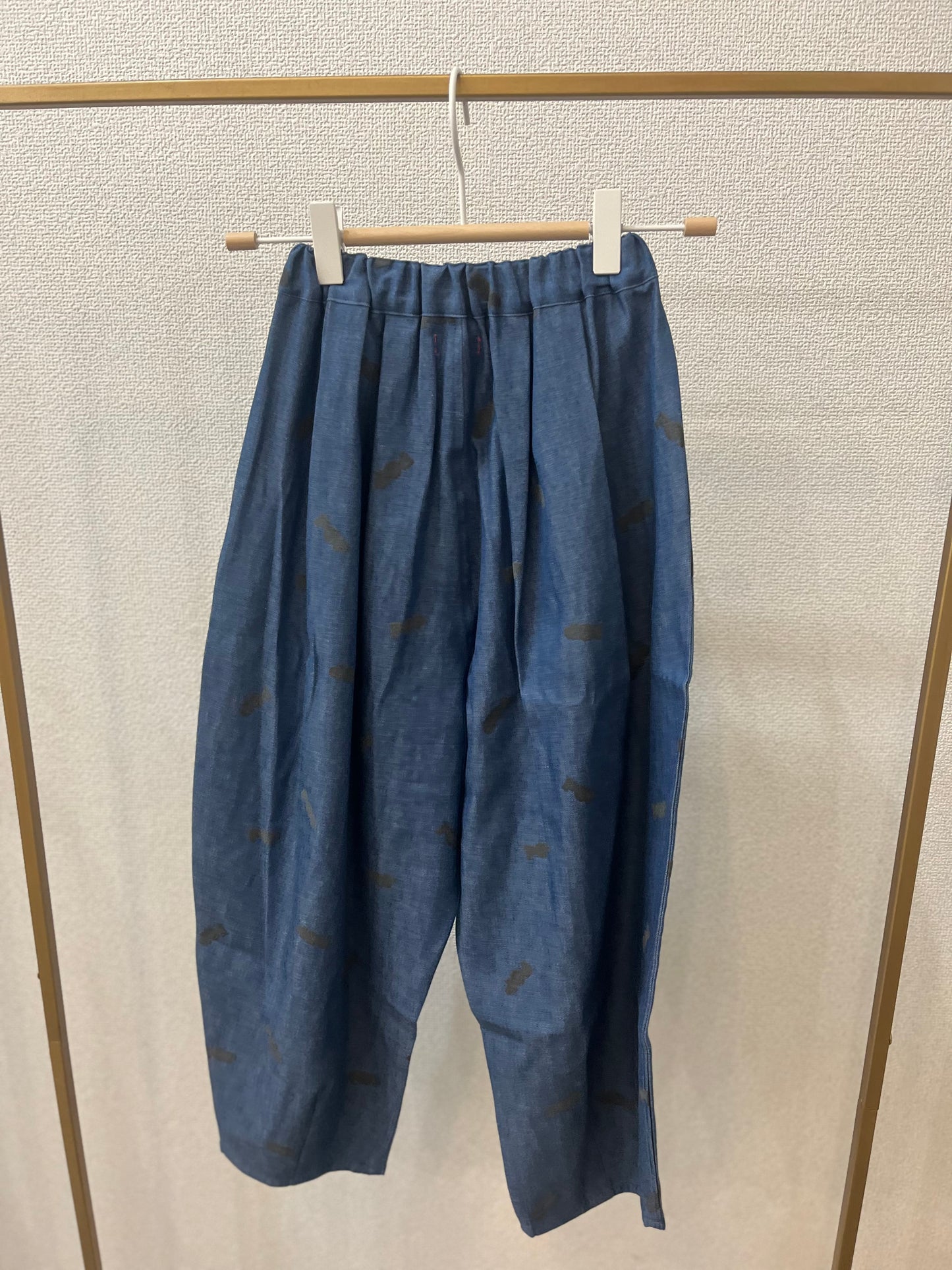 "pop"denim テーパードパンツ